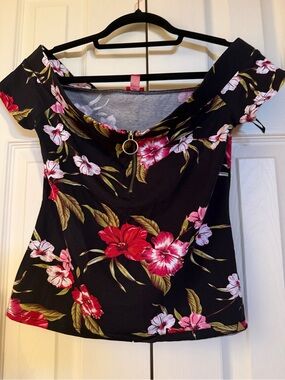 Guess top
